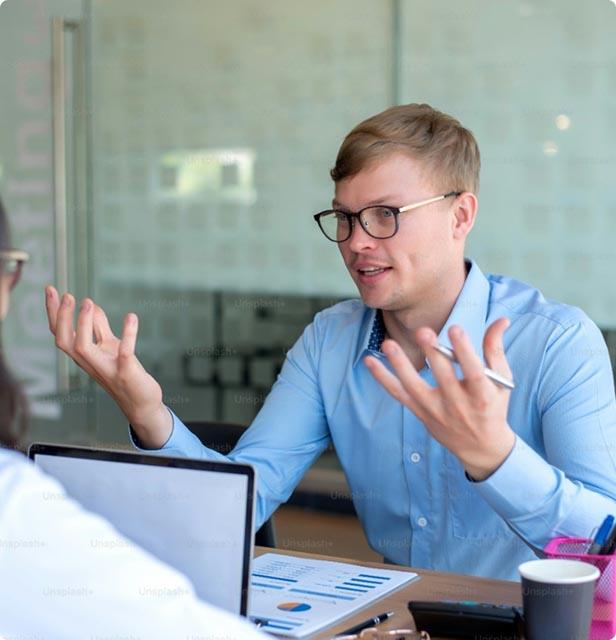 Consultants en train de parler